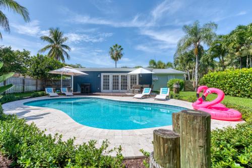 The Pelican Villa Large Pool Firepit!