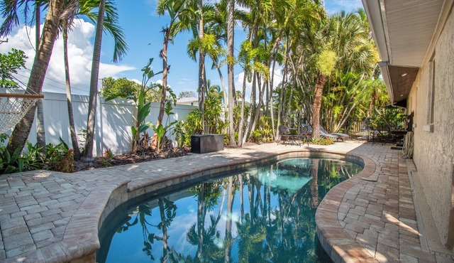 The Perch in the Palms Private Pool 3 Minute Walk to the Beach