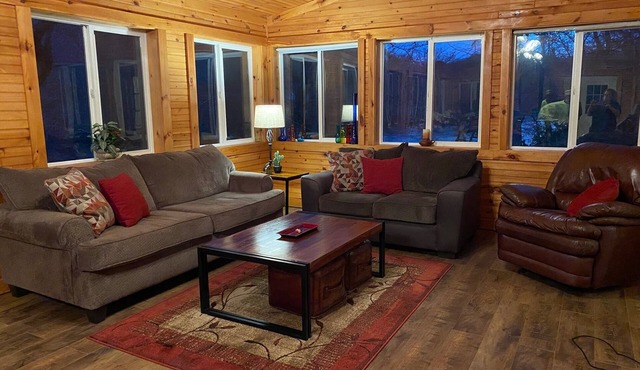 The Ruby River - Phenomenal Riverfront Cabin