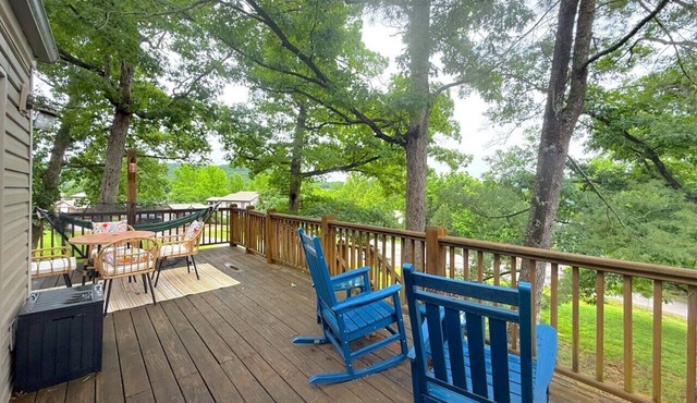The Sunset Perch | Pet-Friendly + Deck