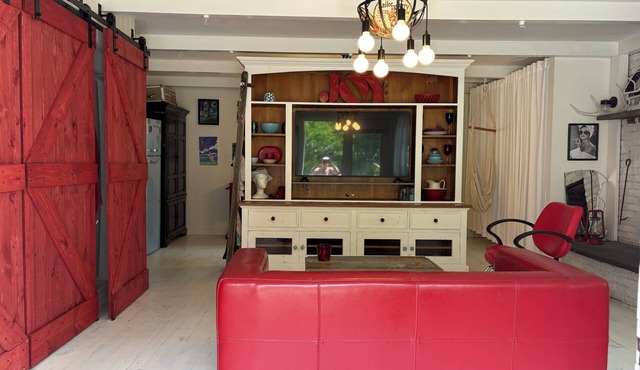 The Tipsy Gypsy - Studio Apartment