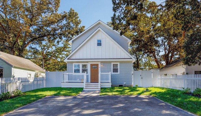 This newly renovated Bungalow is designed for memorable stays, Just a few blocks from the Delaware Bay and minutes from restaurants, shopping, wineries, and attractions,close to everything, but away from the crowds.