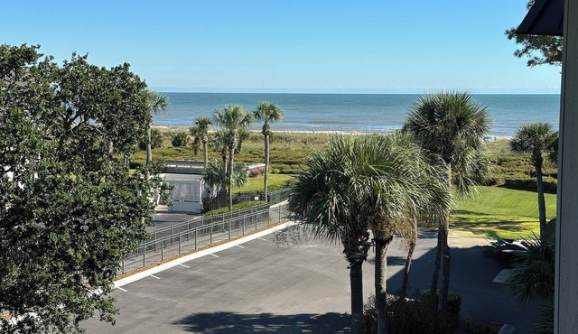 Totally Beachin' Coligny OceanViews w/new bikes/chairs