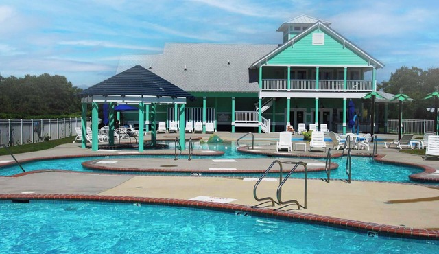 Turning Tide at Cambridge Cove 2 Bedroom Premium Townhome, 1 Mile from Beach Access