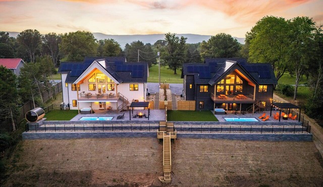 TWIN CHALETS, Riverfront w/2 Pools, 2 Hot Tubs, Sauna, EV Chargers, AMAZ Views