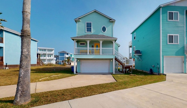 Updated waterfront home minutes to beach with patio & deck views - dog-friendly
