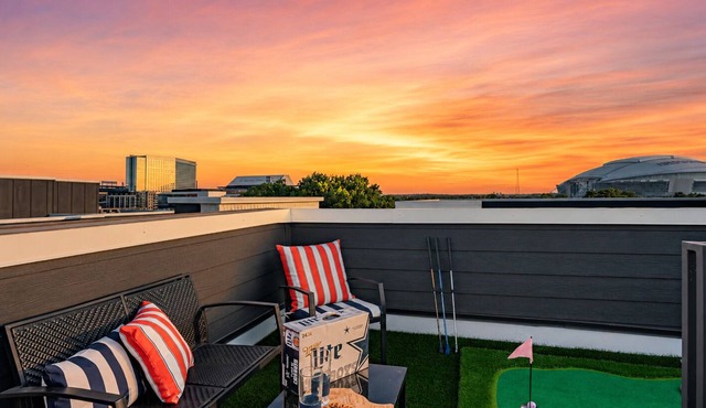 Upscale Home w/Free Parking + Short Walk to AT&T