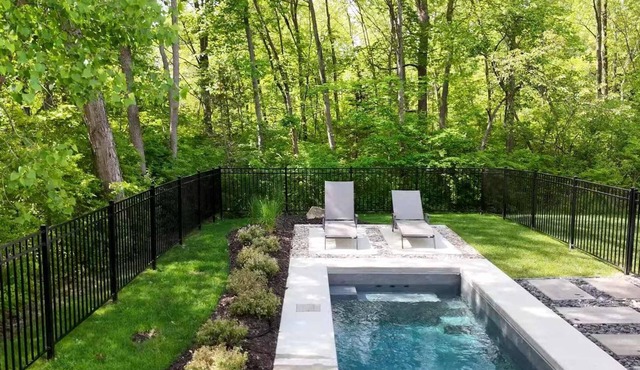 Urban Escape: Luxury South Haven Retreat | Soake Pool, Pickleball & Beach Access