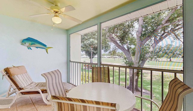 Venice Condo: Pool, Balcony & Beaches Nearby!