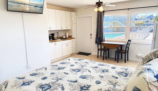 Venice Villas Studio – Walk-Out Poolside