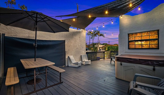 Villa Palma - Private home with hot tub and large backyard