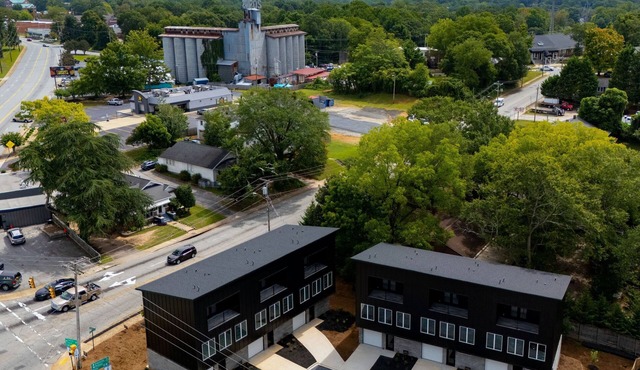 Walk to Silos 2BR 2.5BA Townhome + Chef Kitchen Greenville Clemson Area