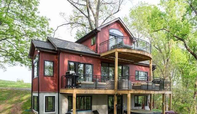 WANT A UNIQUE PLACE ON THE SHENANDOAH TO ENJOY WITH FRIENDS AND FAMILY AND PETS?