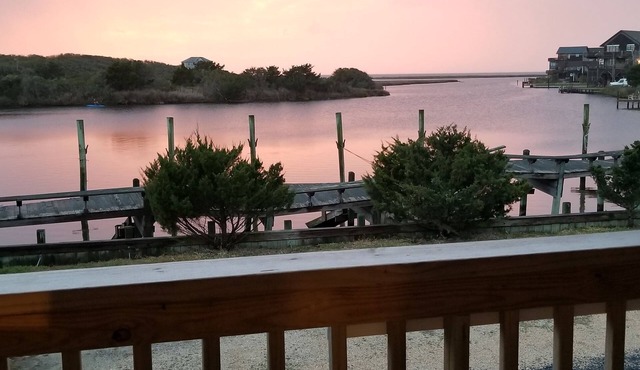 Waterfront Condo. Amazing Sunsets over Pamlico Sound. Pool, Pickleball & Tennis!
