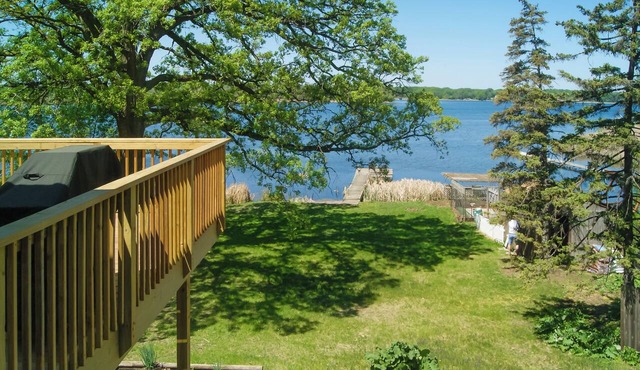 Waterfront Eagle Lake Home w/Yard & Deck