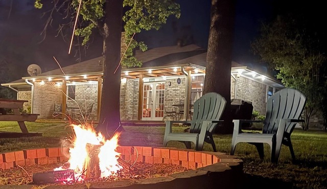 Waterfront Escape! Enjoy quiet, privacy & relaxation in this 3-bedroom retreat! in Mount Pleasant