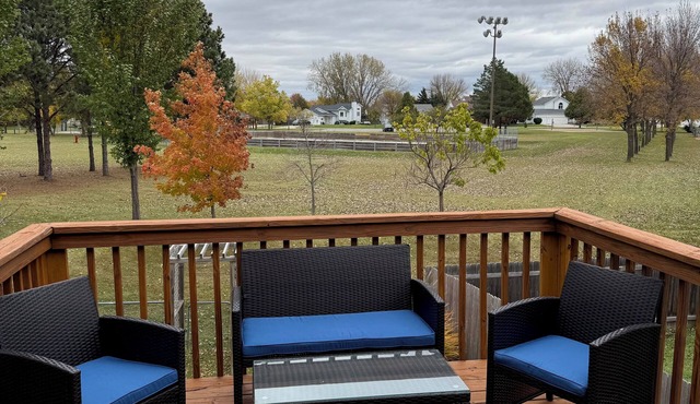 Welcoming 2-bedroom condo w/Fenced yard on a park