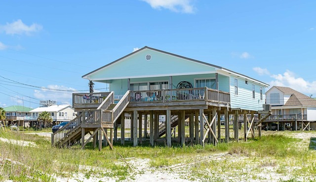Welcoming home with WiFi, gulf views & spacious deck - steps to the beach