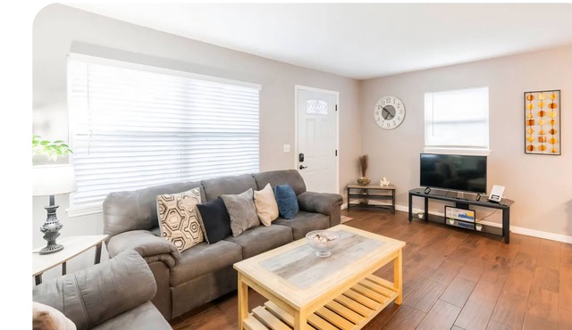 Welcoming home with everything you need in Cocoa - 2 bedrooms