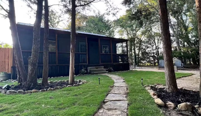 Whispering Cedars Cabin in Mabank