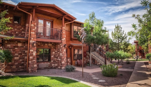 Zion Canyon Base | 1 Unit | 0.7 Miles to Zion Nature Center and Main Shuttle Hub