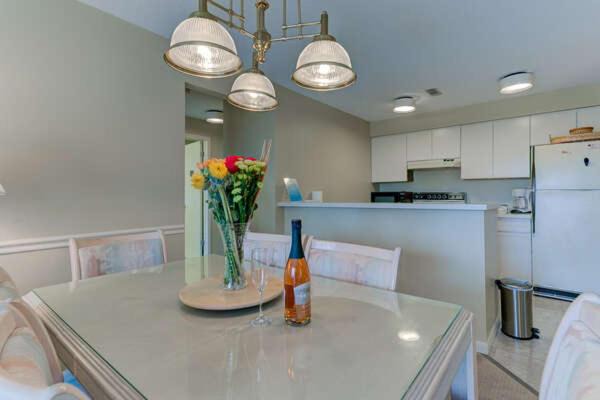 Beautiful Comfy 2 Bedroom Golf Course Condo