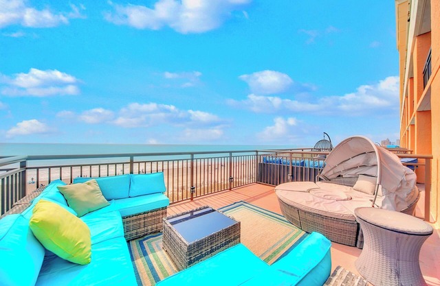 WOW Modern Direct Oceanfront Sundeck balcony Terrance condo. STUNNING