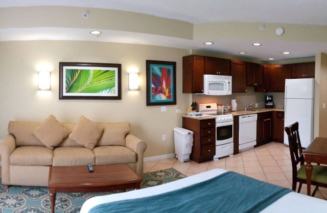 Wyndham Palm-Aire | 2BR Suite Pool & Resort Access