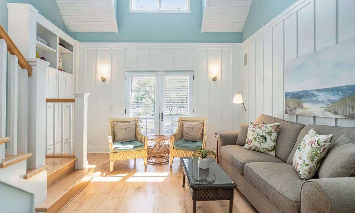 Holland Condo | The Hampton: 2BR Beachy Townhome Sleeps 8 | Pool, Hot Tub, Free Golf, Near Lake Michigan