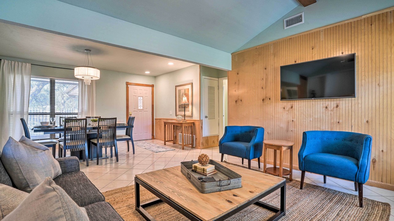 Photo of Livingroom in Vance Jackson