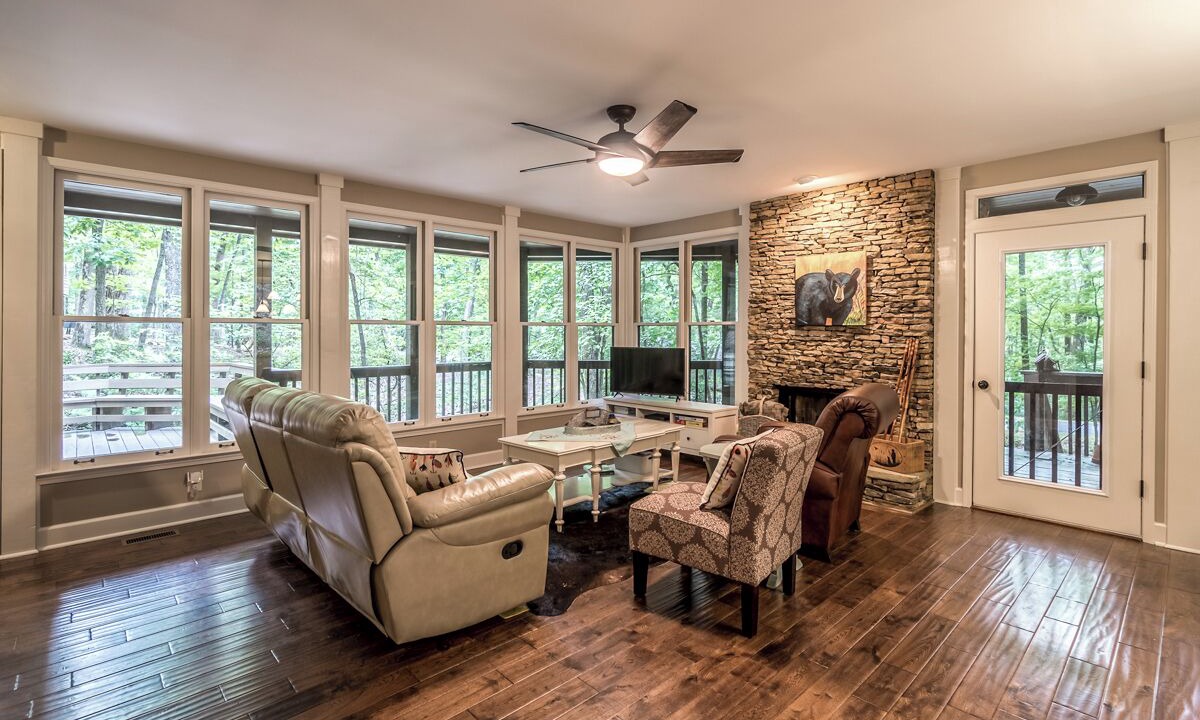 Photo of Livingroom in Big Canoe