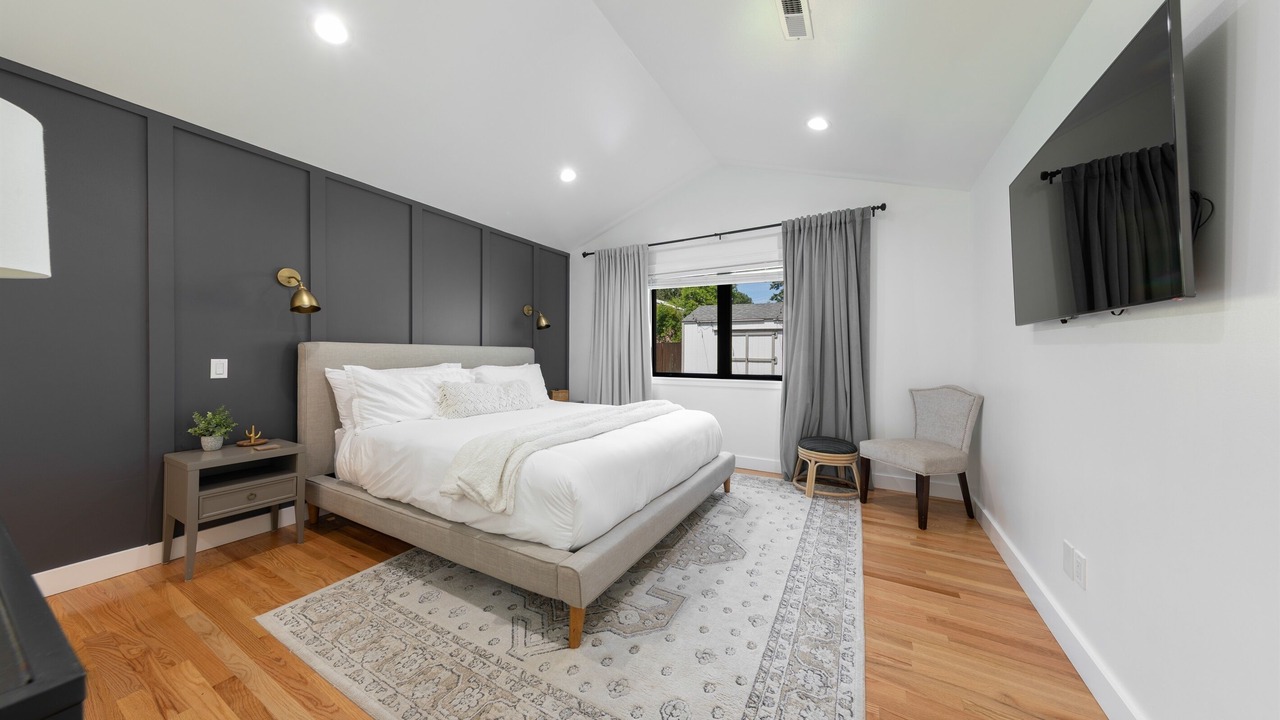 Photo of Bedroom in Shoreline