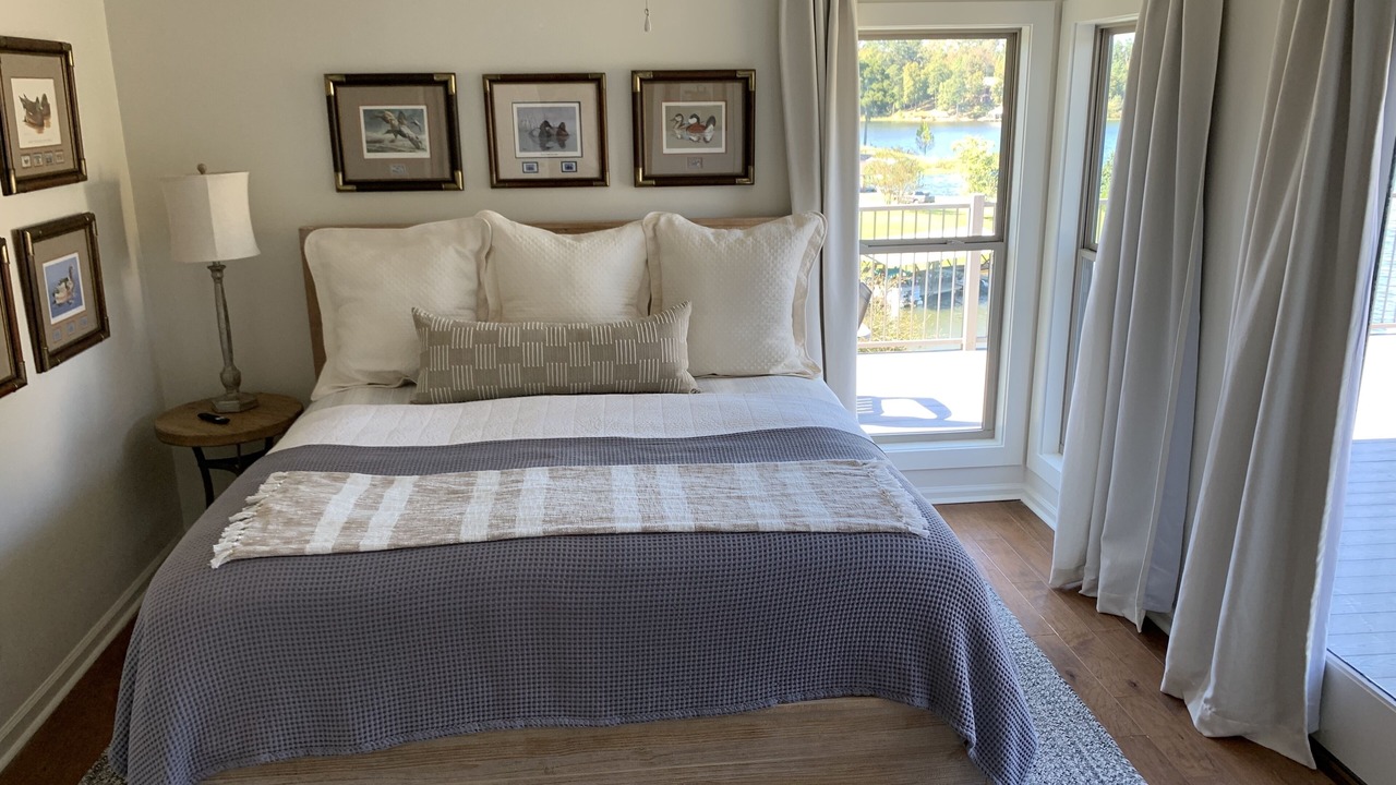 Photo of Bedroom in Northport