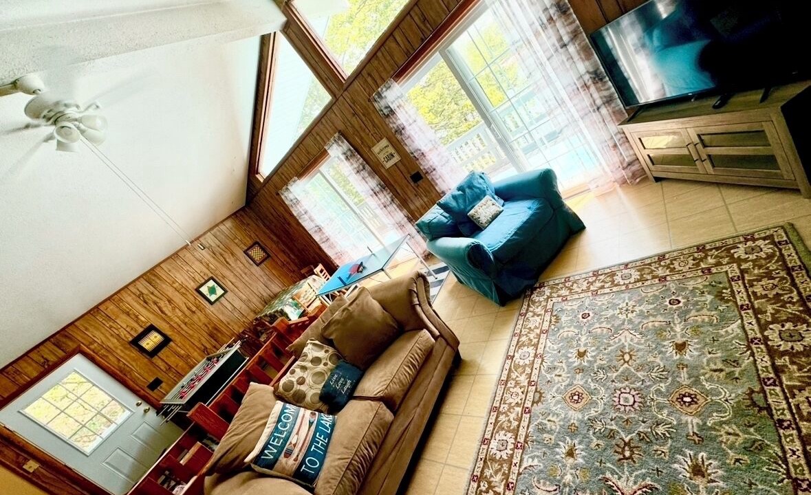 Photo of Livingroom in Tobyhanna