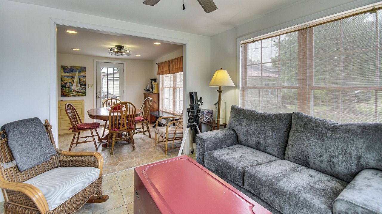 Photo of Livingroom in Davis Wharf