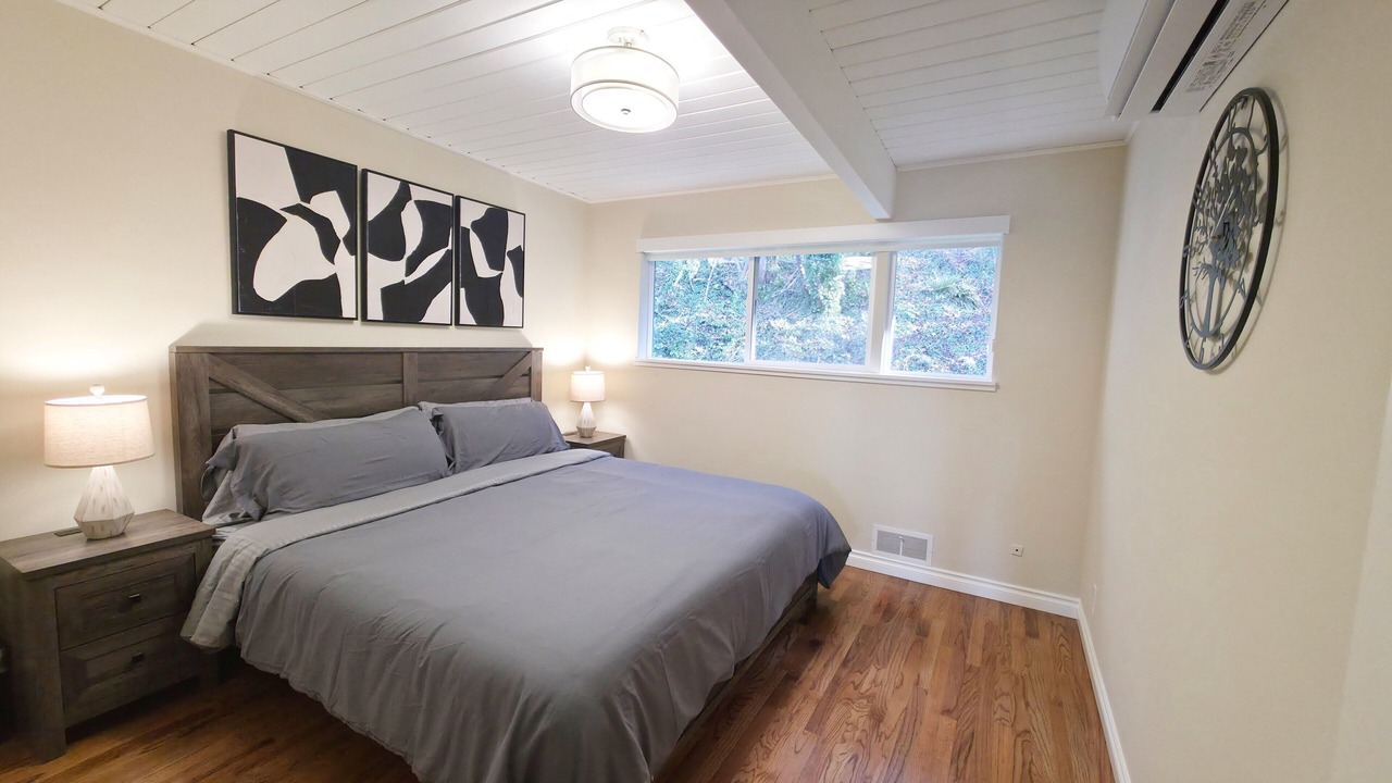 Photo of Bedroom in Alki