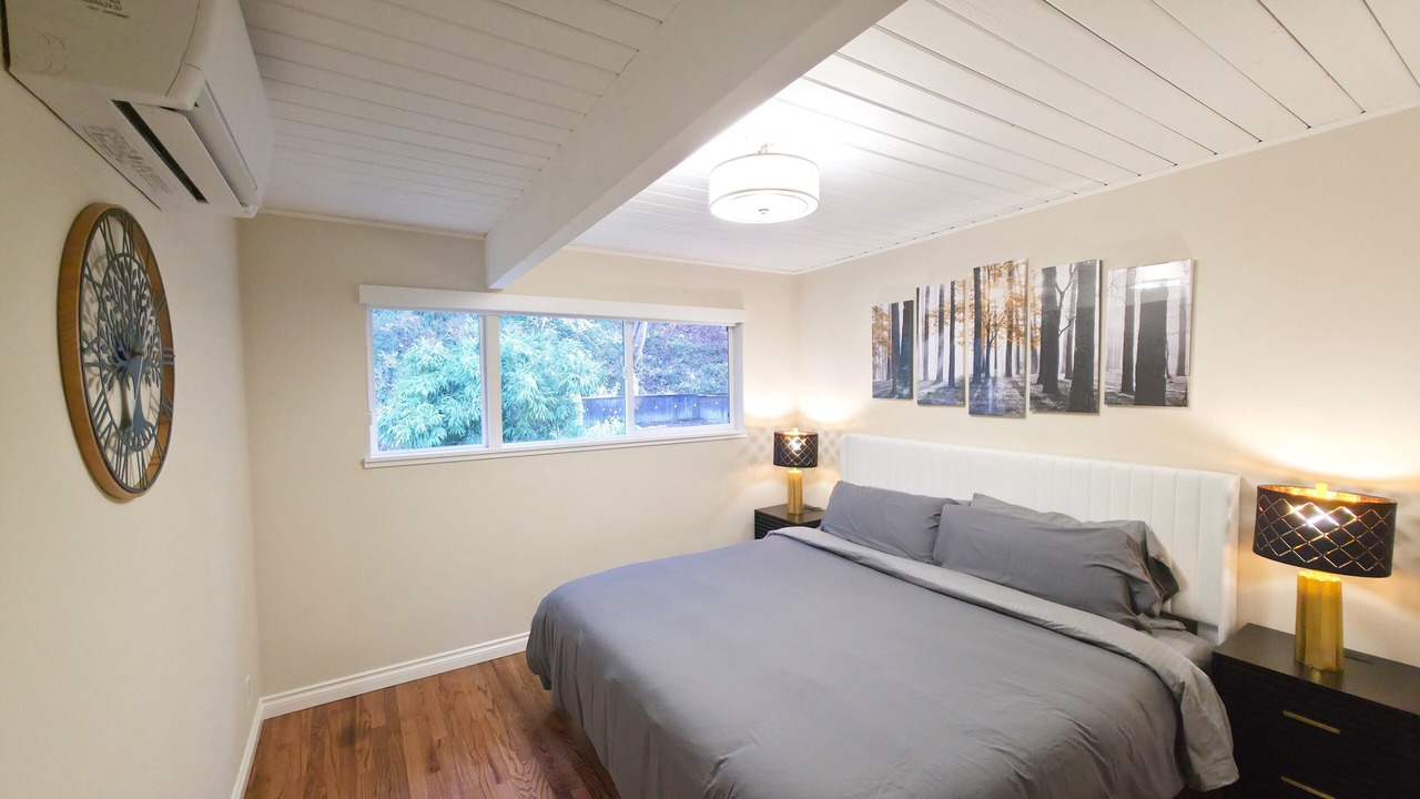Photo of Bedroom in Alki