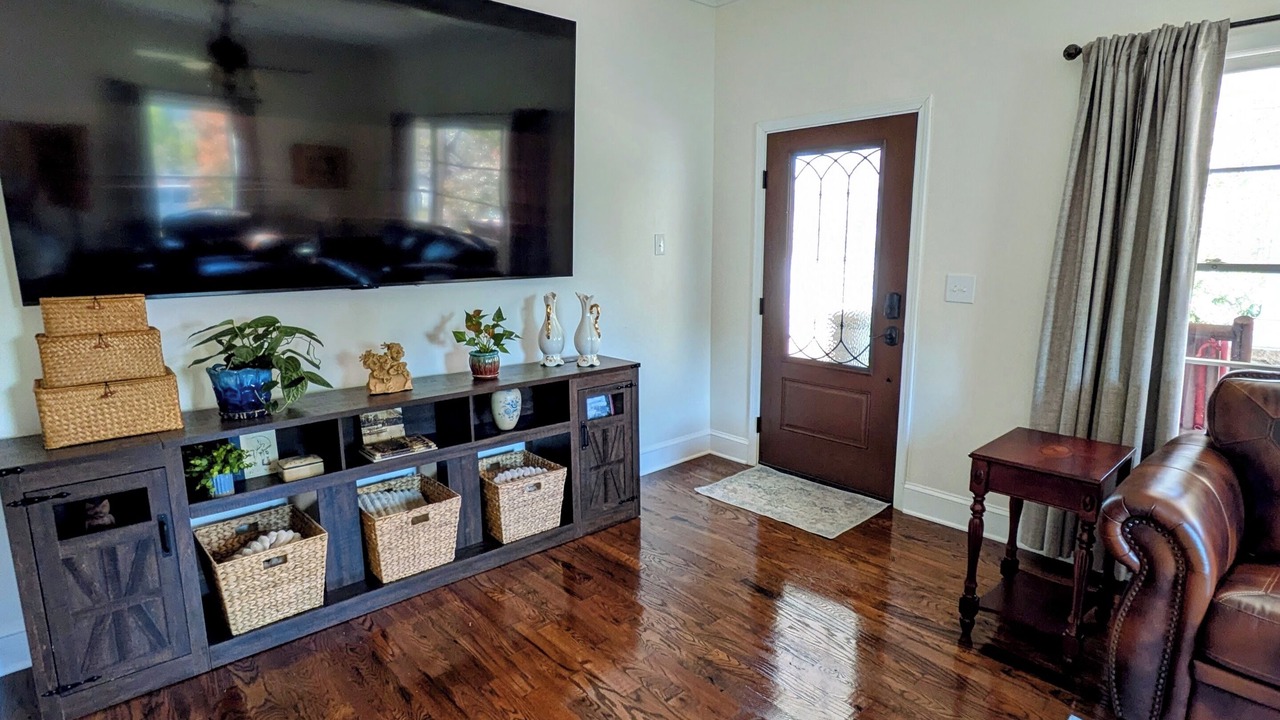 Photo of Livingroom in Stone Mountain Historic Village
