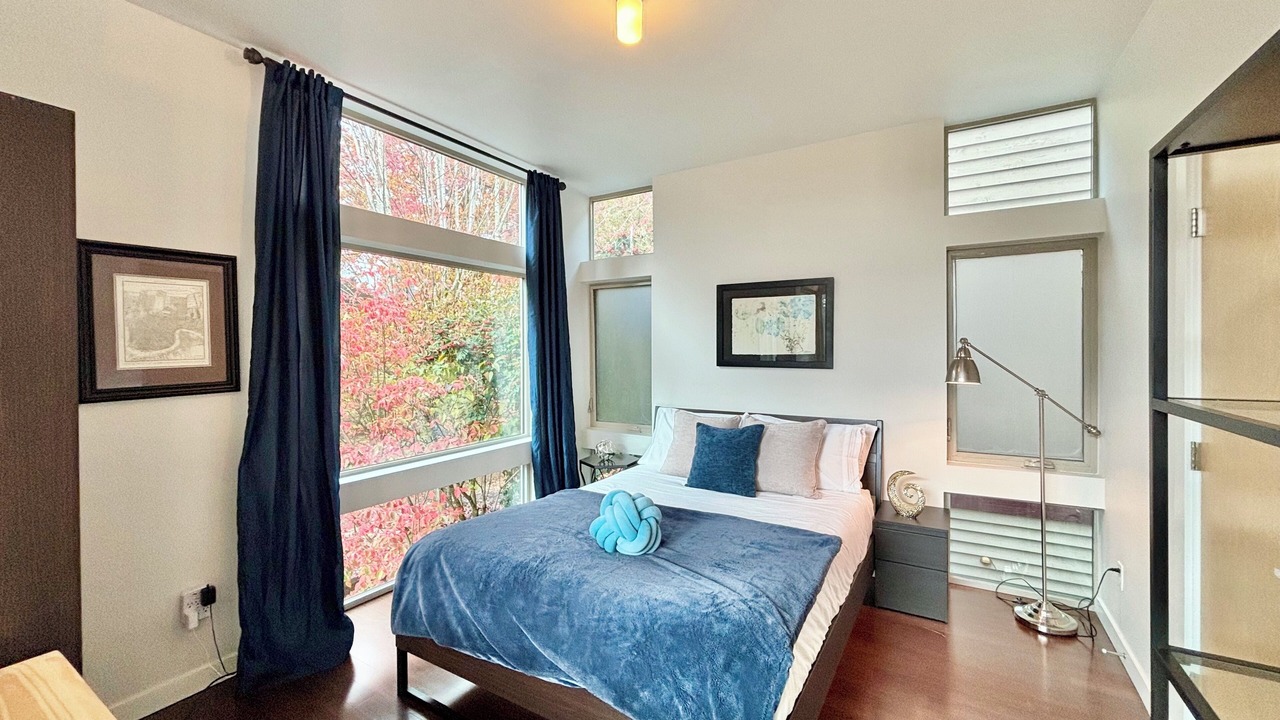 Photo of Bedroom in Minor