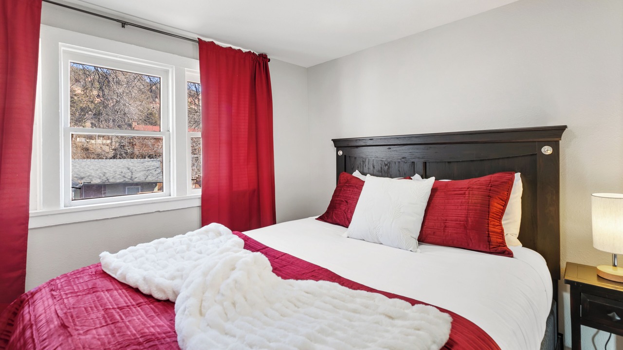Photo of Bedroom in Manitou Springs Historic District