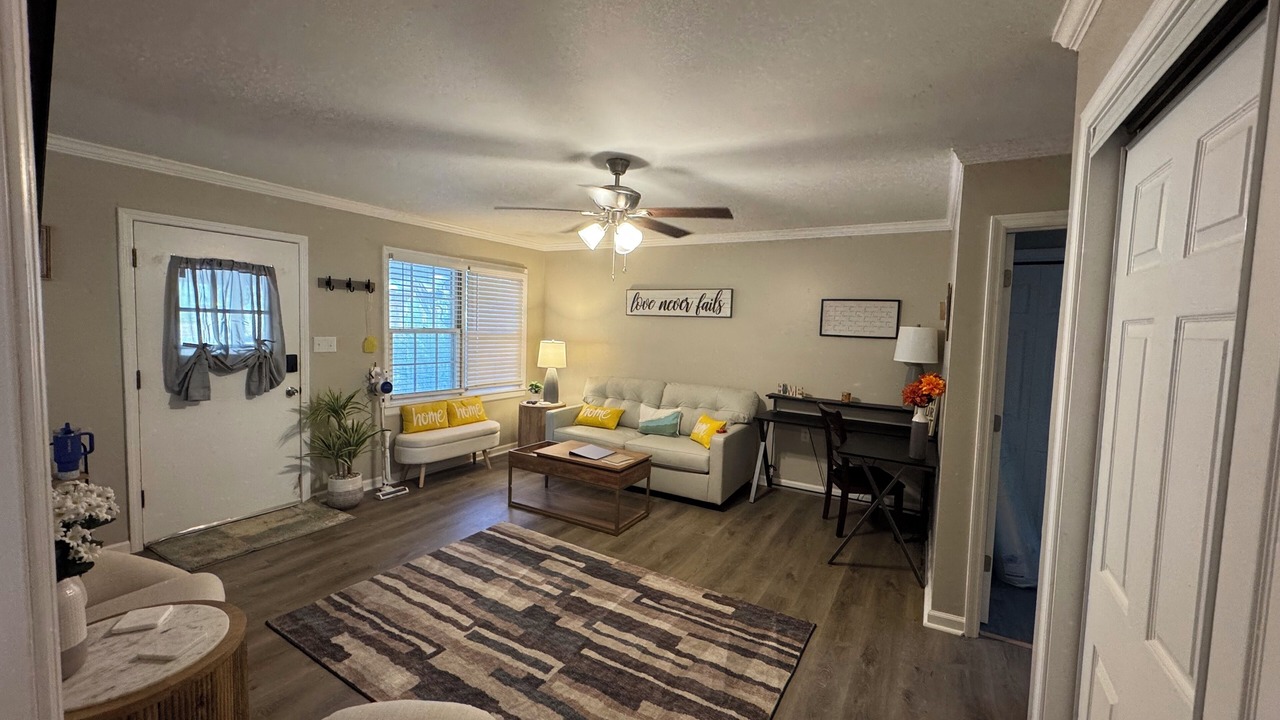Photo of Livingroom in Rogersville