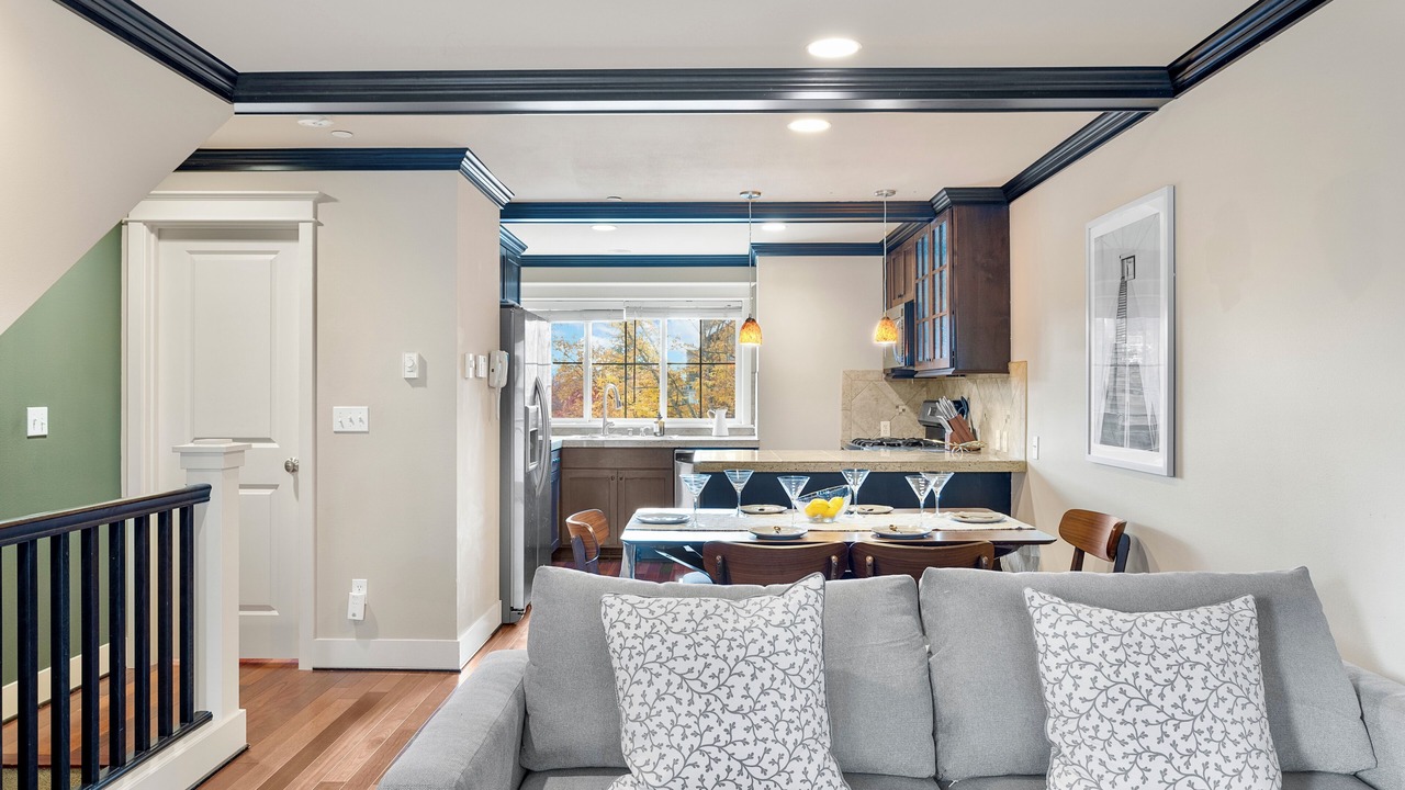 Photo of Livingroom in Squire Park