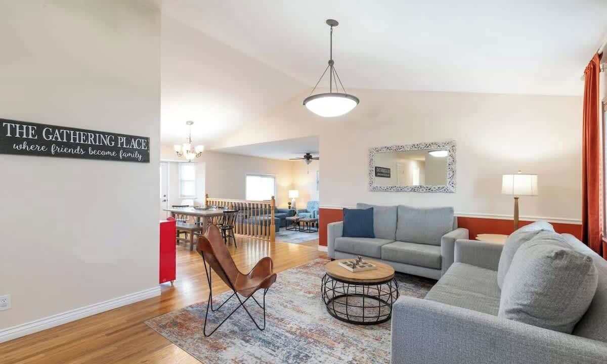 Photo of Livingroom in Lakeview