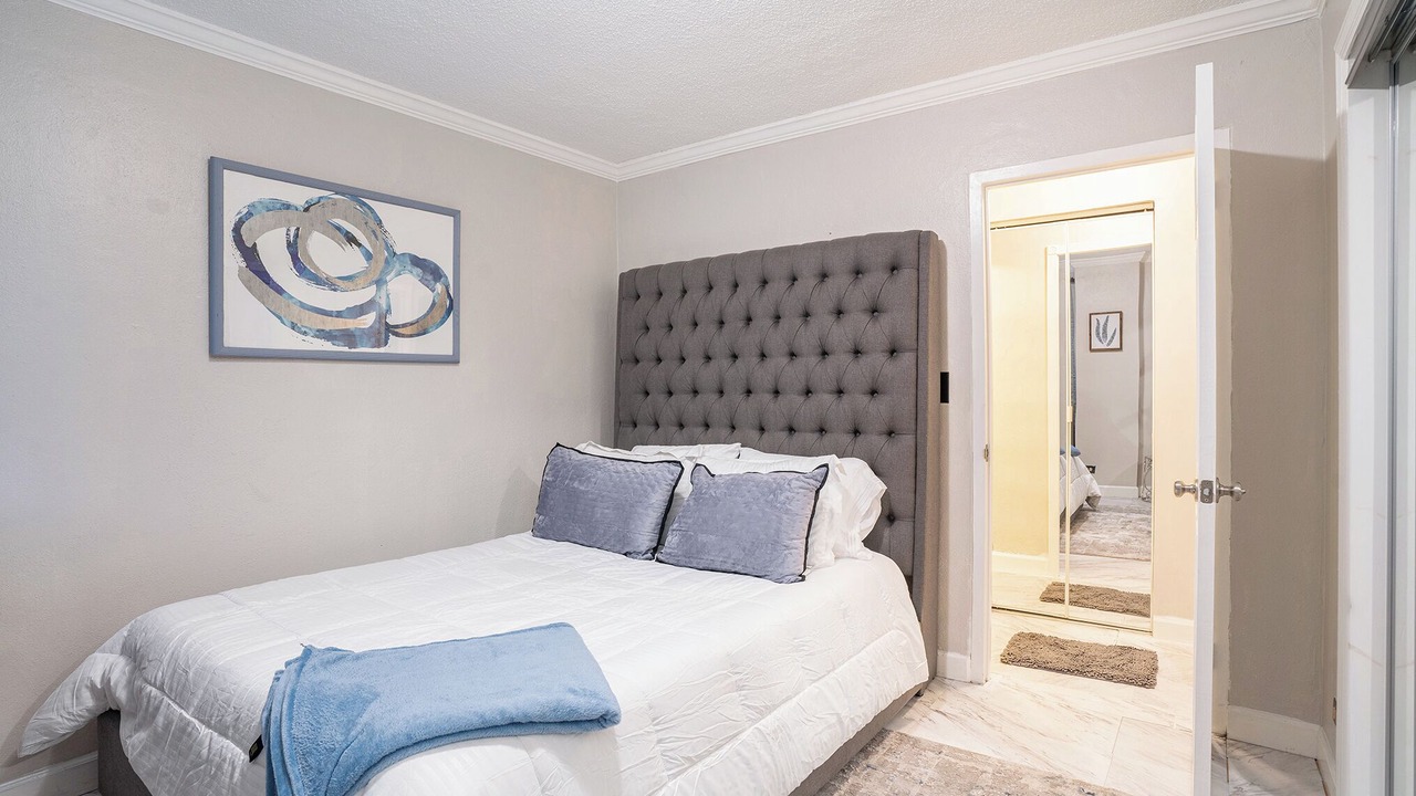 Photo of Bedroom in Peachtree Center