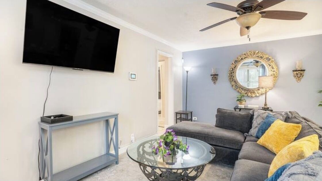 Photo of Livingroom in Peachtree Center
