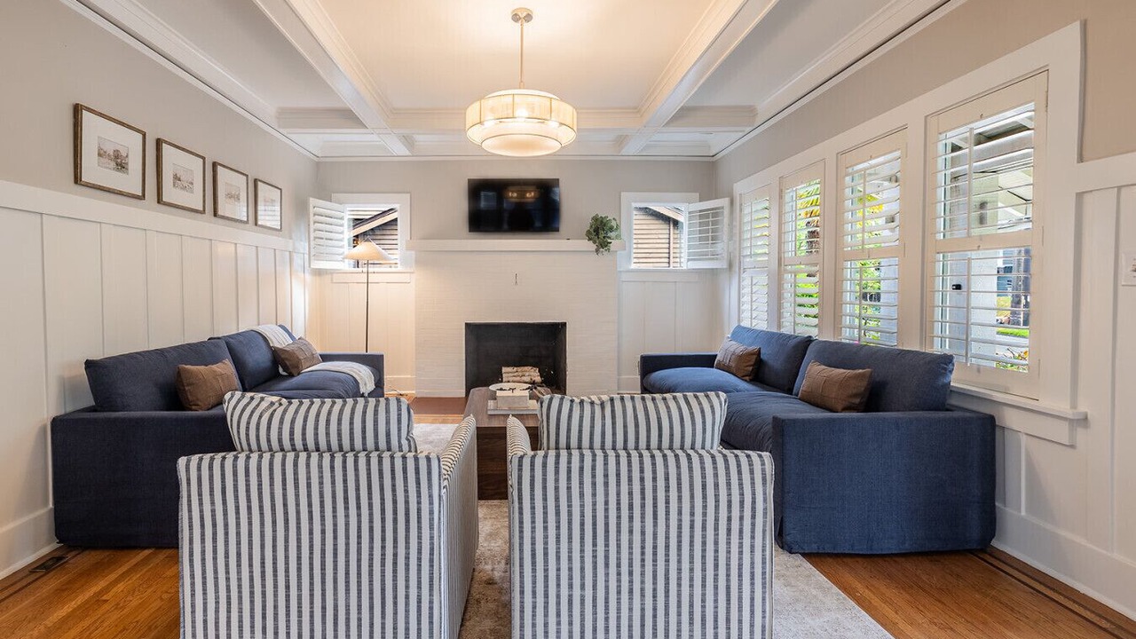 Photo of Livingroom in Montlake