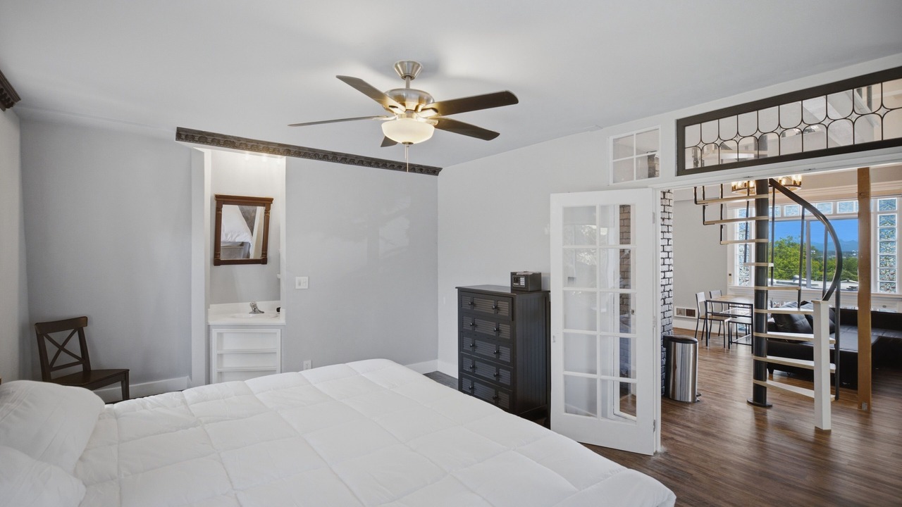 Photo of Bedroom in Miller Park