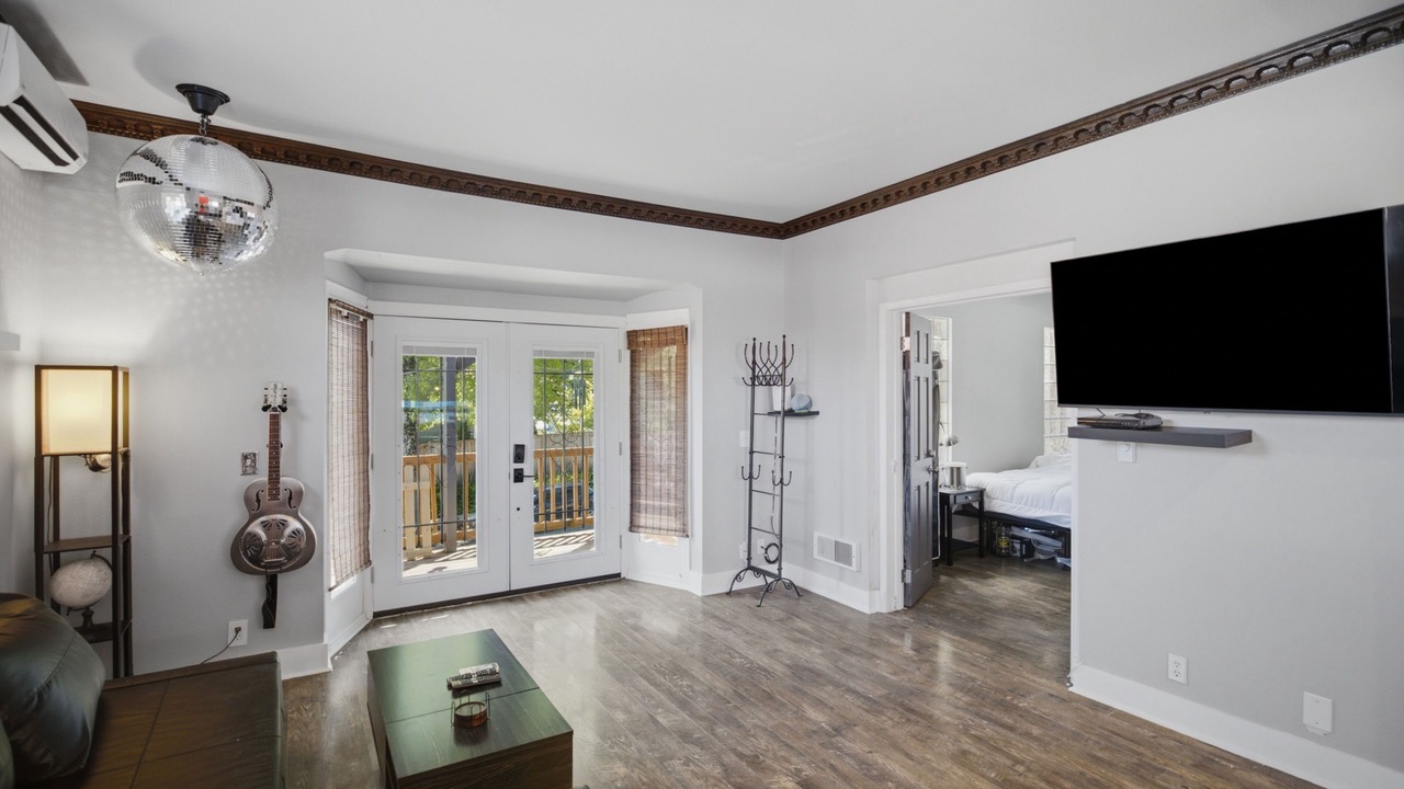 Photo of Livingroom in Miller Park