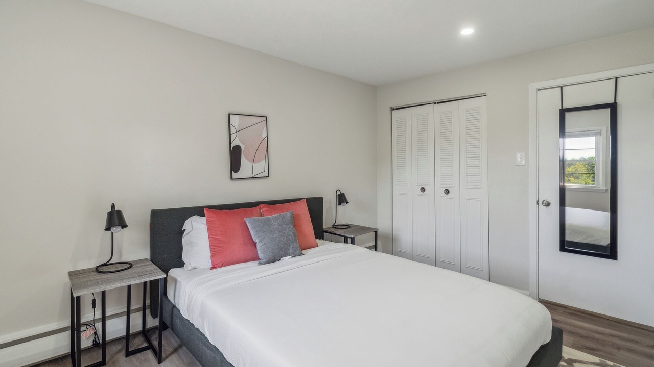 Photo of Bedroom in Newark