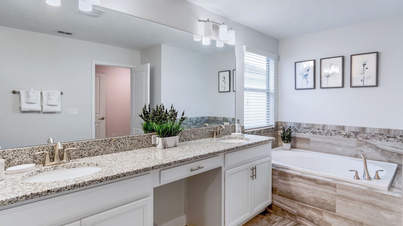 Photo of Bathroom in Bay Lake